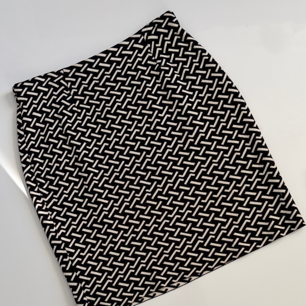 J. McLaughlin Geometric Black and White Pencil Skirt